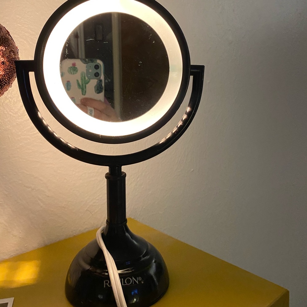 Revlon light up cosmetic mirror